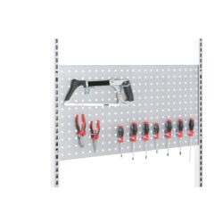 Perforovaný panel na nářadí určený pro montáž mezi stojiny. Háčky a držáky na zavěšení nářadí nejsou součástí balení. Otvory 10x10 mm