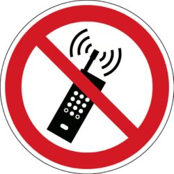 Značka se symbolem pro vypnutí mobilních telefonů splňující normu EN ISO 7010.Pomocí těchto srozumitelných značek jasně dáte najevo